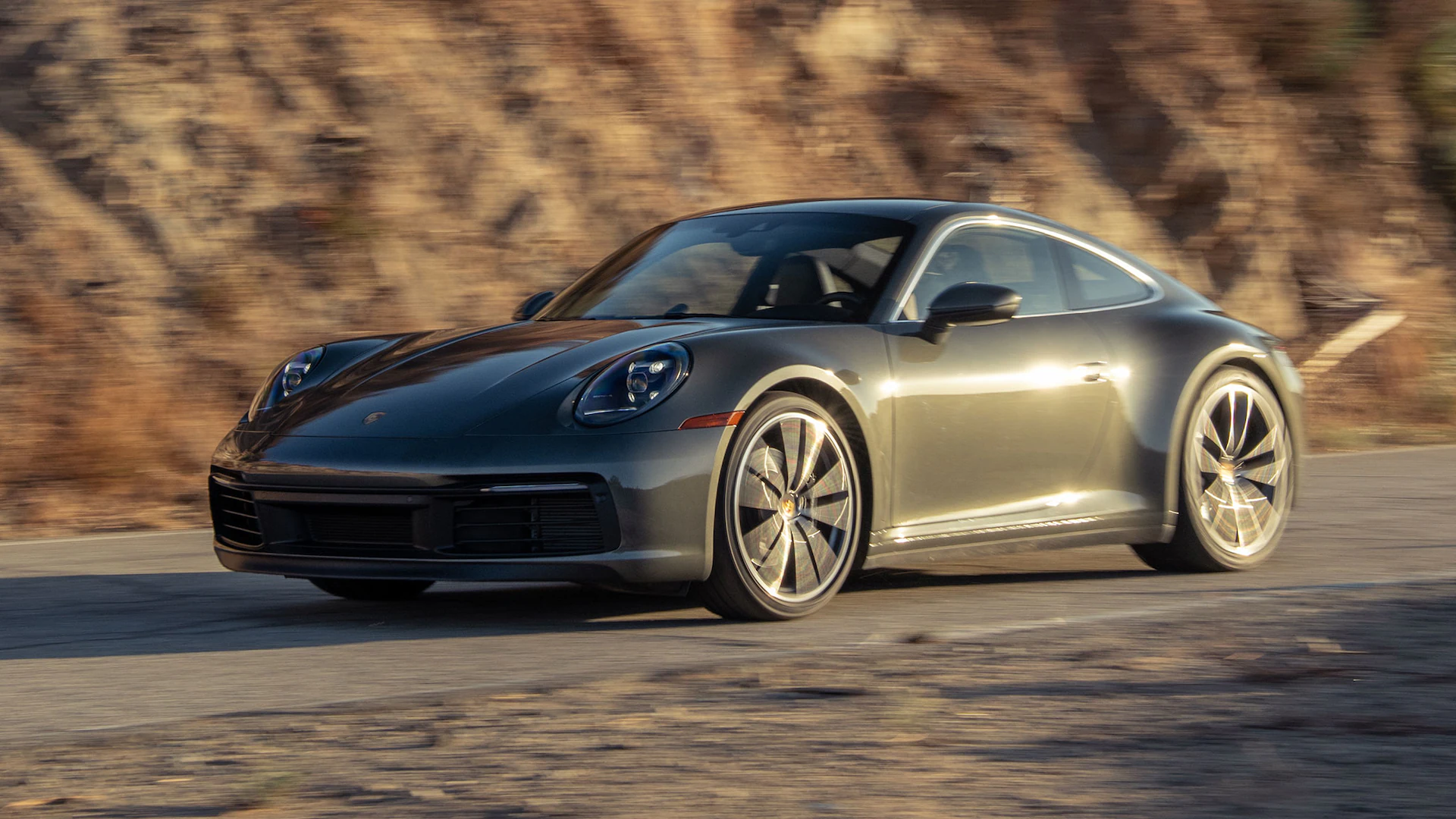 Porsche stahuje vozy řady 911 kvůli problému se svařovacím procesem