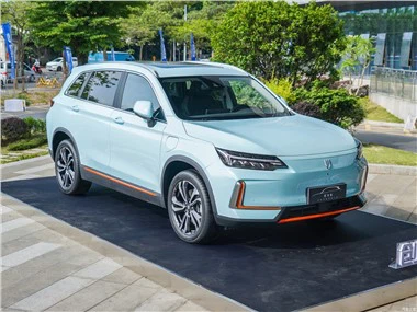 NOVÉ SUV Skyworth EV6 2023